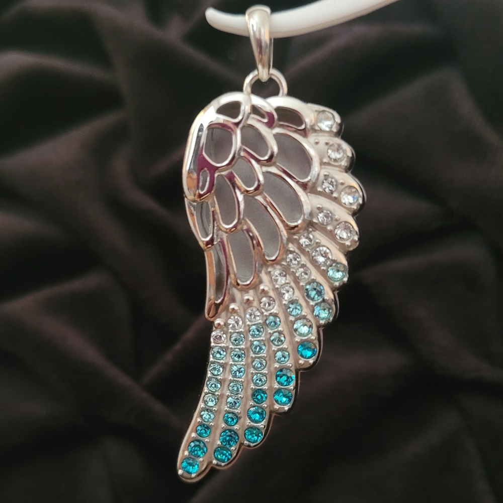 ORIGAMI OWL ANGEL WING SILVERTONE LOCKET